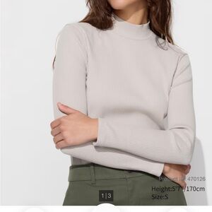 Uniqlo Grey high neck ribbed t shirt